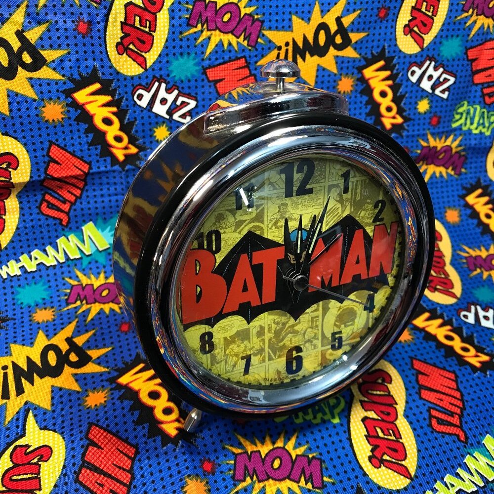 Batman Wind Up Alarm Clock - Picture 3 of 5